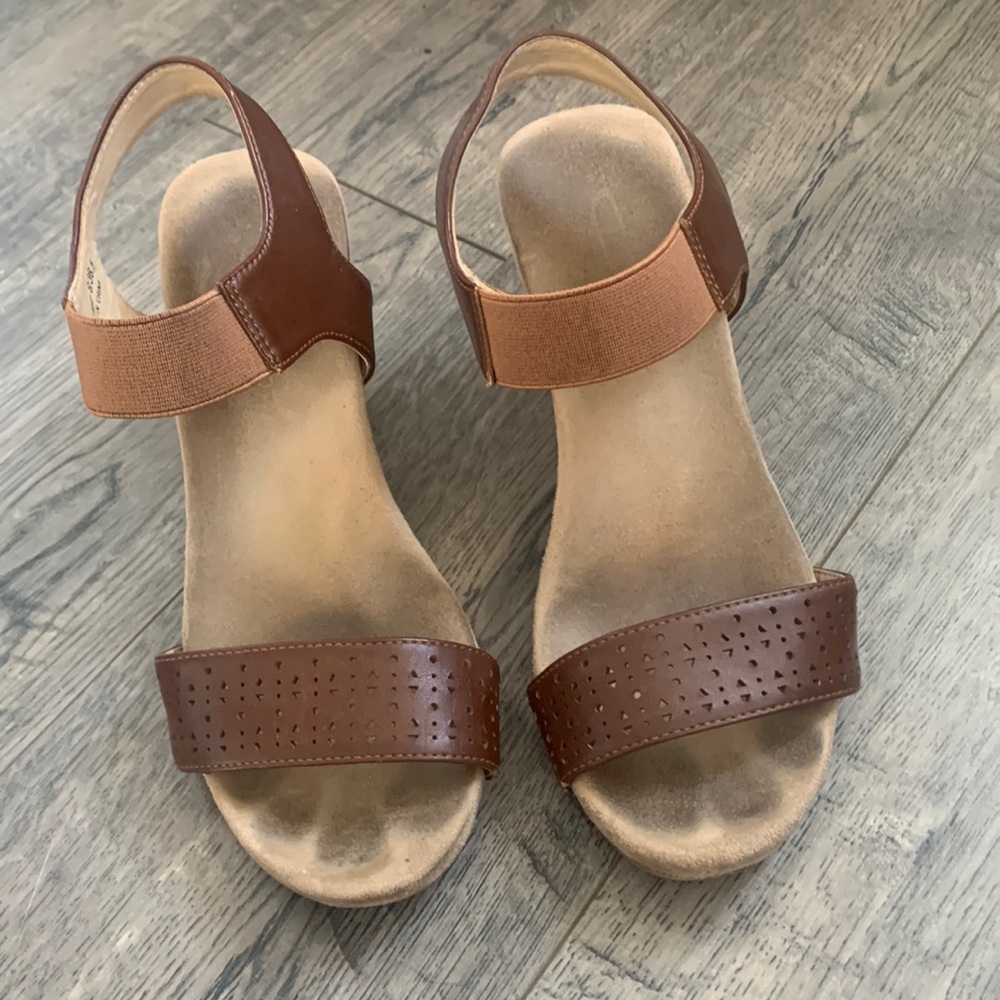 Brown Wedge heels, approximately 2.5”. Some wear on the soles and some nicks.
